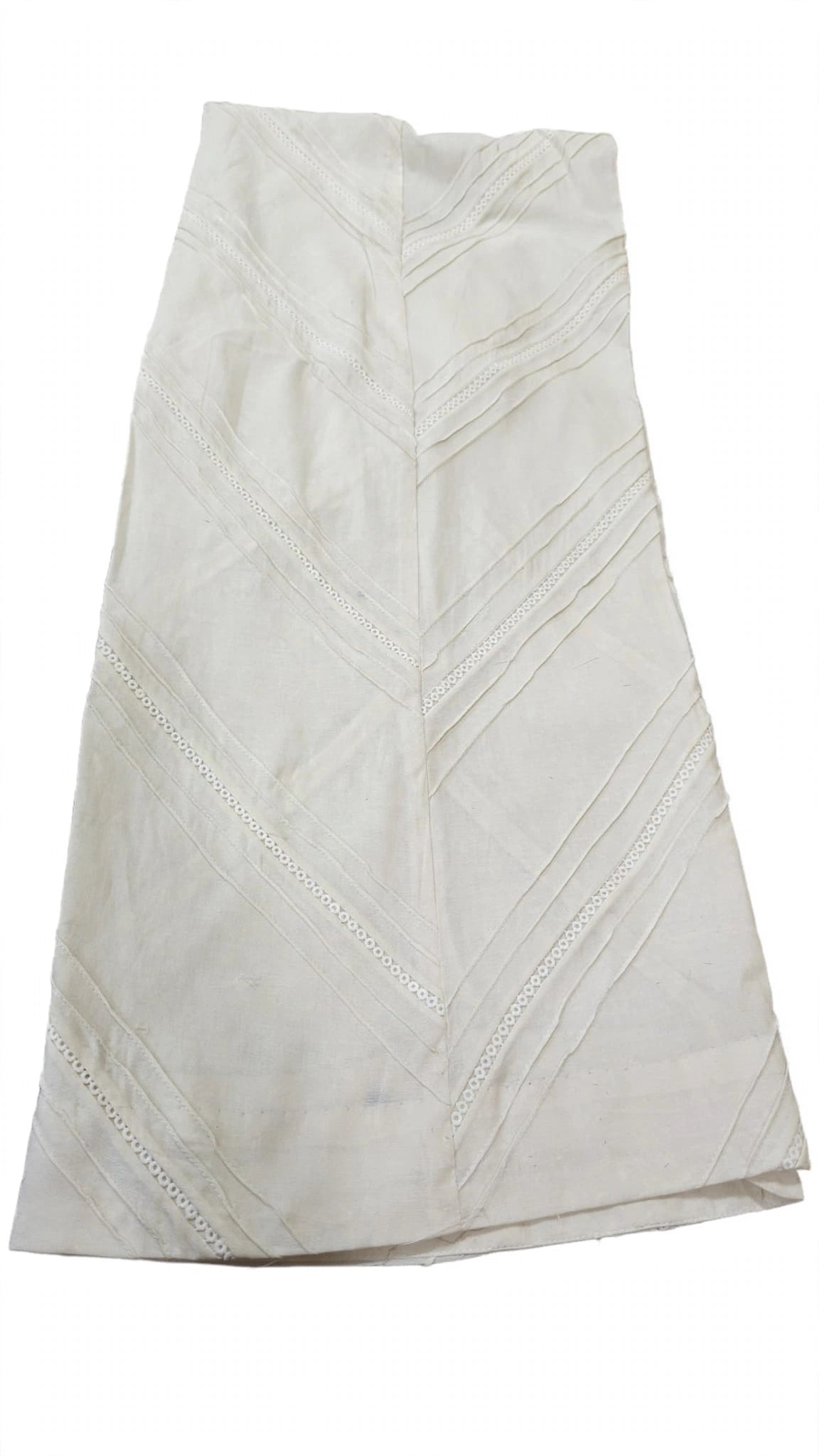 Customized off-white trouser design with V-shape pintex pleats chevron pattern and white crochet lace insertion stitched by Hashtag Happiness Faisalabad boutique tailoring